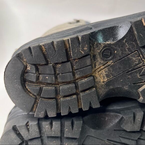 It’s a tan black and pink Icebreaker Waterproof Lace up boots - Picture 8 of 16